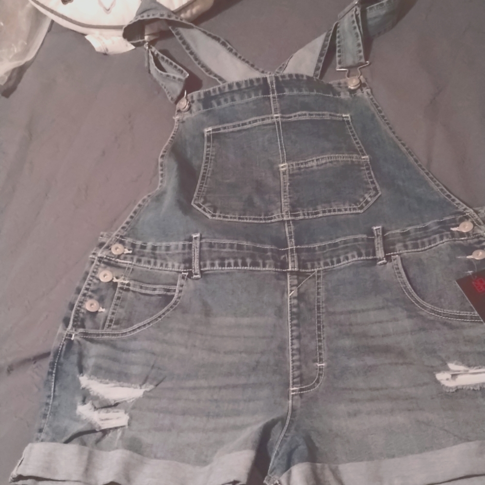 Bibbed overall shorts